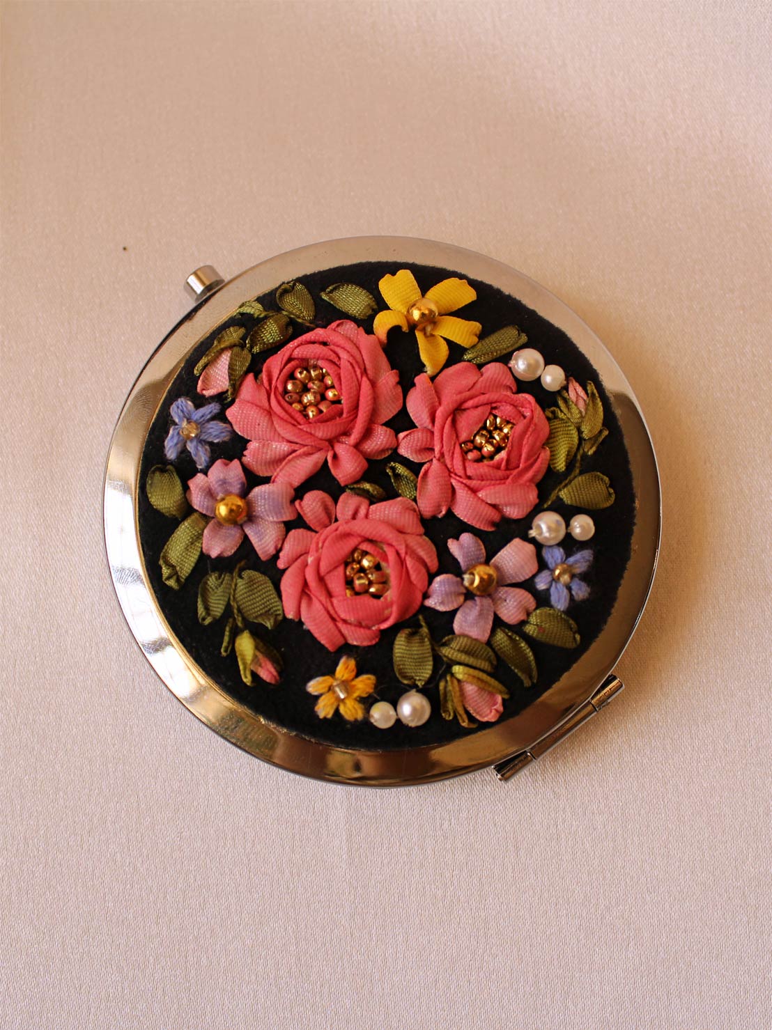 آیینه جیبی ربان دوزی کد: 406